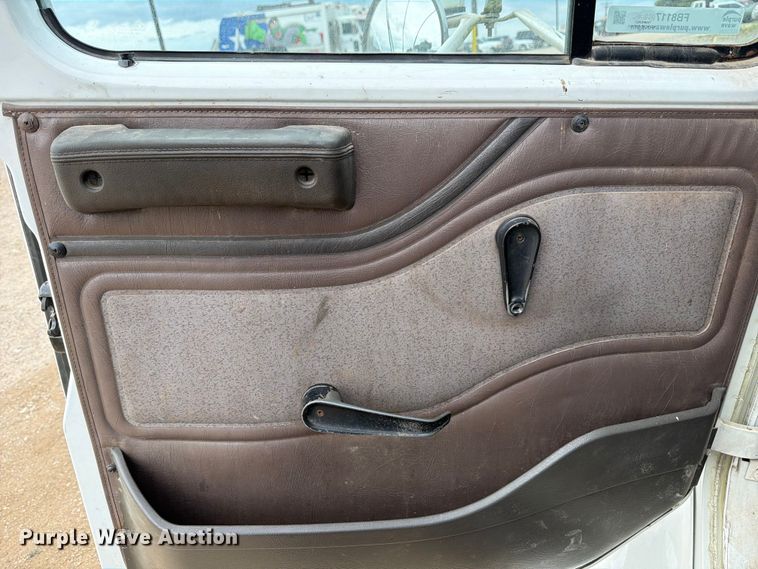 image for item FB8117 1999 International 4700 LPX utility / service truck