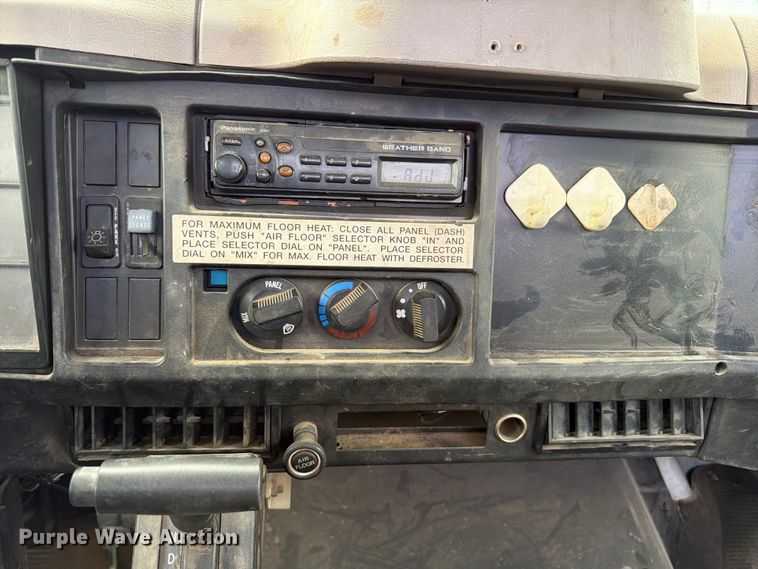 image for item FB8117 1999 International 4700 LPX utility / service truck