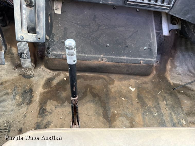 image for item FB8117 1999 International 4700 LPX utility / service truck