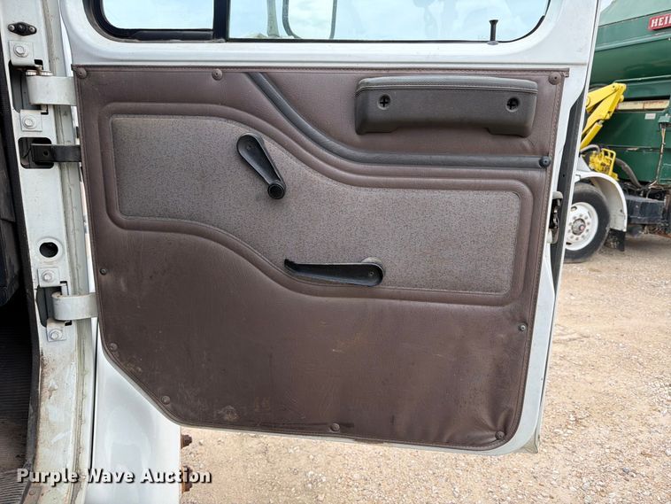 image for item FB8117 1999 International 4700 LPX utility / service truck