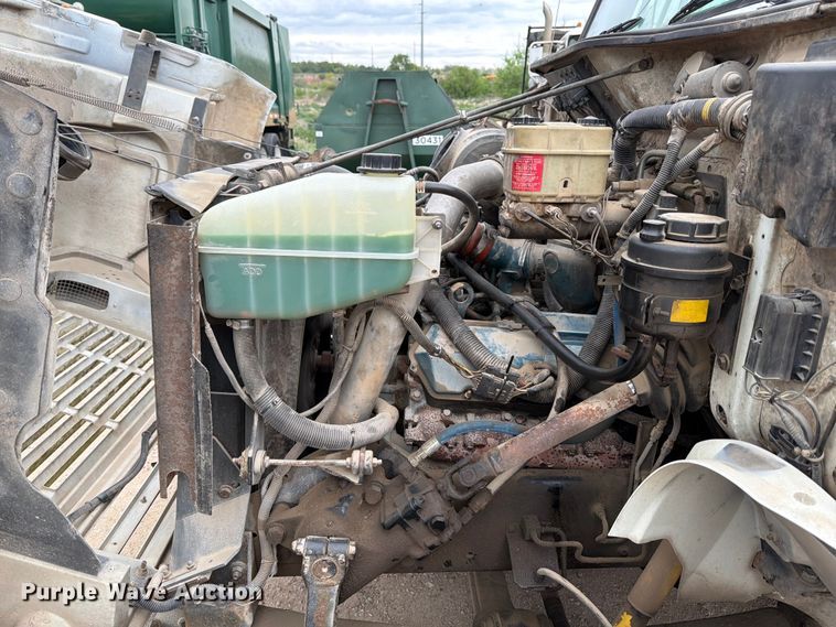 image for item FB8117 1999 International 4700 LPX utility / service truck