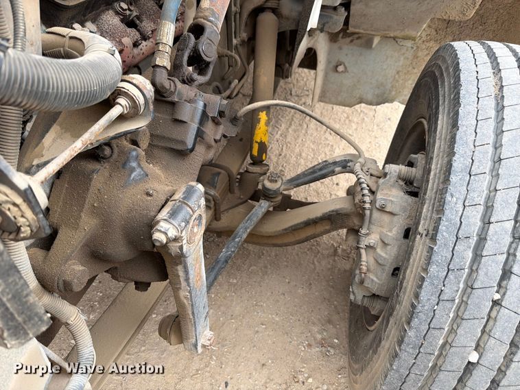 image for item FB8117 1999 International 4700 LPX utility / service truck