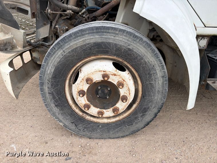 image for item FB8117 1999 International 4700 LPX utility / service truck