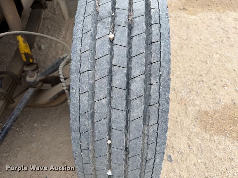 image for item FB8117 1999 International 4700 LPX utility / service truck