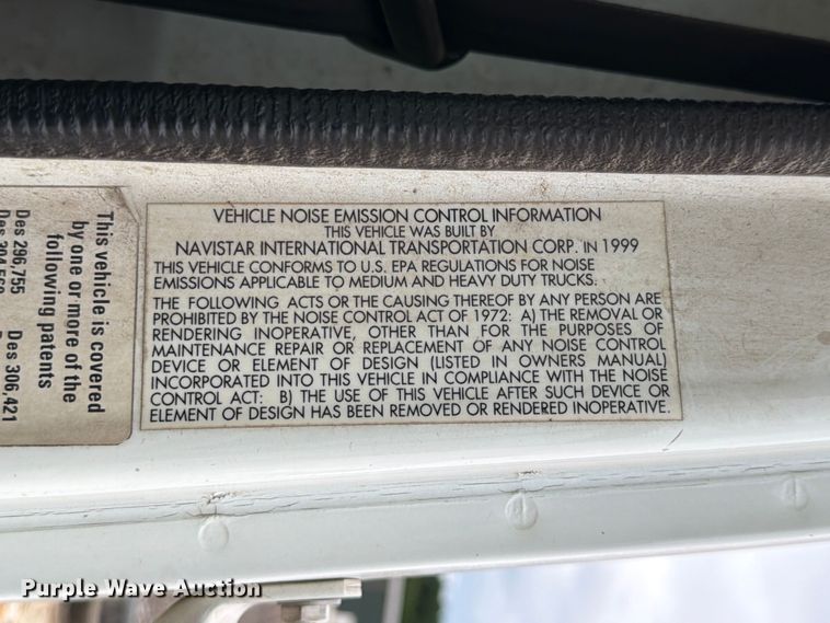 image for item FB8117 1999 International 4700 LPX utility / service truck