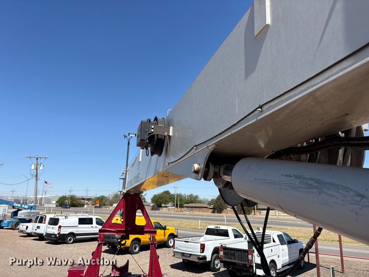 image for item FC2196 2014 Peterbilt 365 crane truck