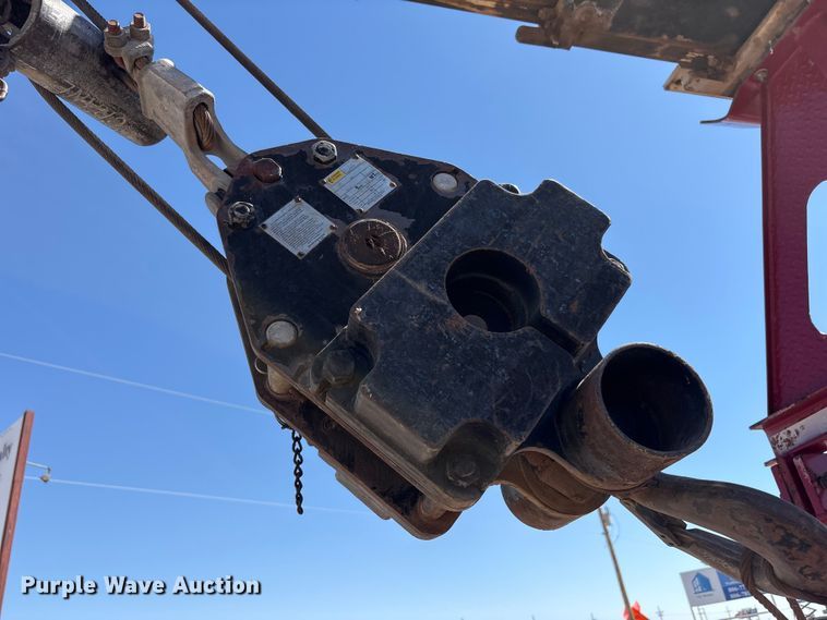 image for item FC2196 2014 Peterbilt 365 crane truck