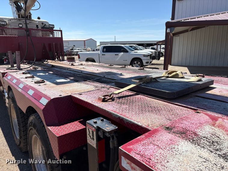 image for item FC2196 2014 Peterbilt 365 crane truck