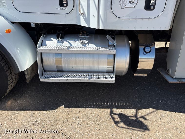 image for item FC2196 2014 Peterbilt 365 crane truck