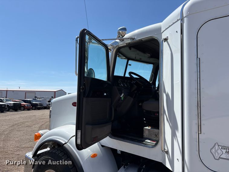 image for item FC2196 2014 Peterbilt 365 crane truck