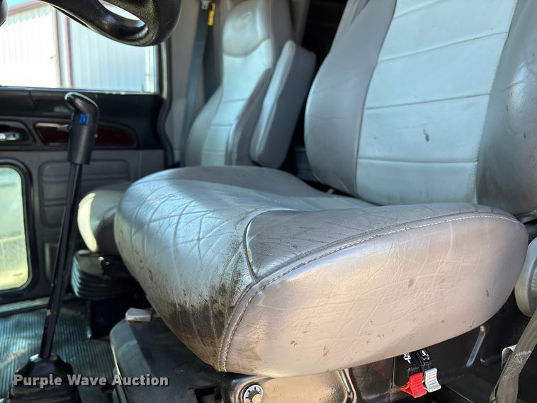 image for item FC2196 2014 Peterbilt 365 crane truck