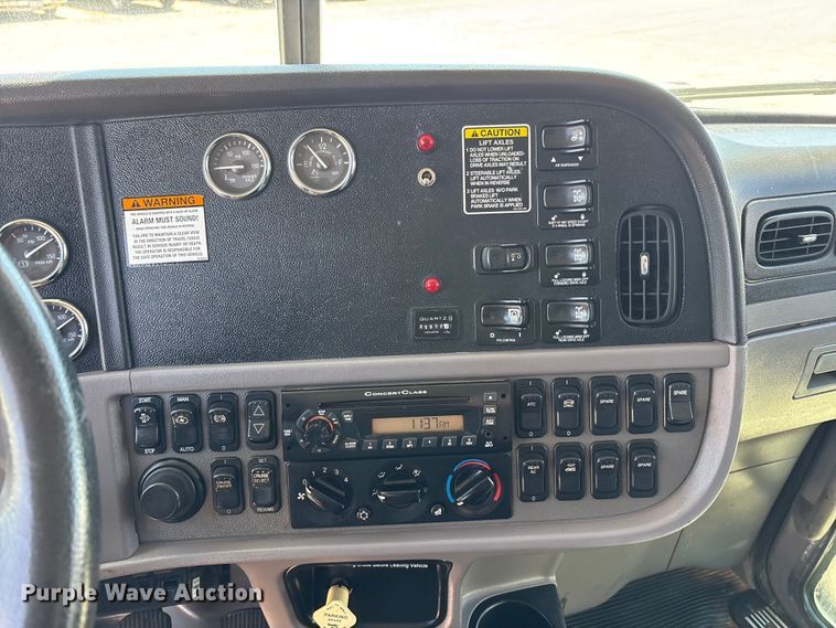 image for item FC2196 2014 Peterbilt 365 crane truck