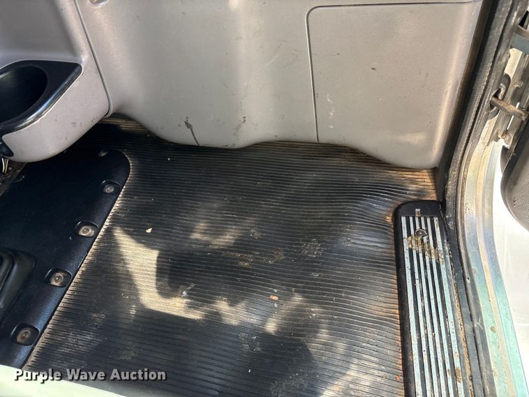 image for item FC2196 2014 Peterbilt 365 crane truck