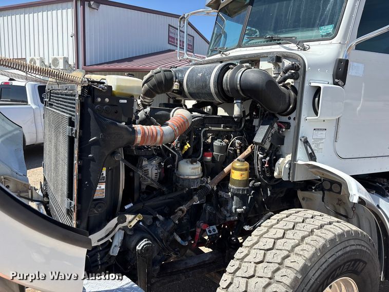 image for item FC2196 2014 Peterbilt 365 crane truck