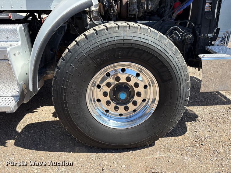 image for item FC2196 2014 Peterbilt 365 crane truck