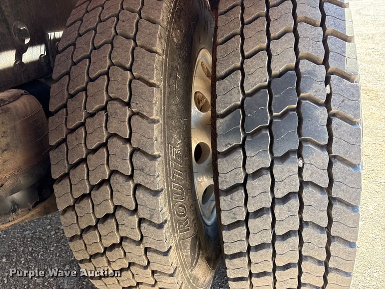 image for item FC2196 2014 Peterbilt 365 crane truck