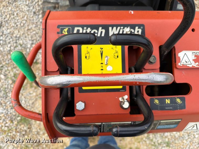 image for item FC3033 2018 Ditch Witch C24x trencher