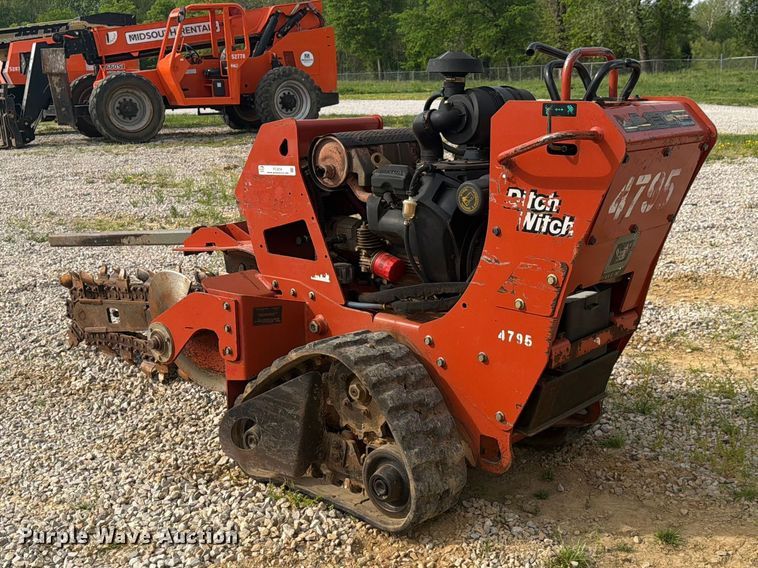 image for item FC3034 2017 Ditch Witch C24x trencher