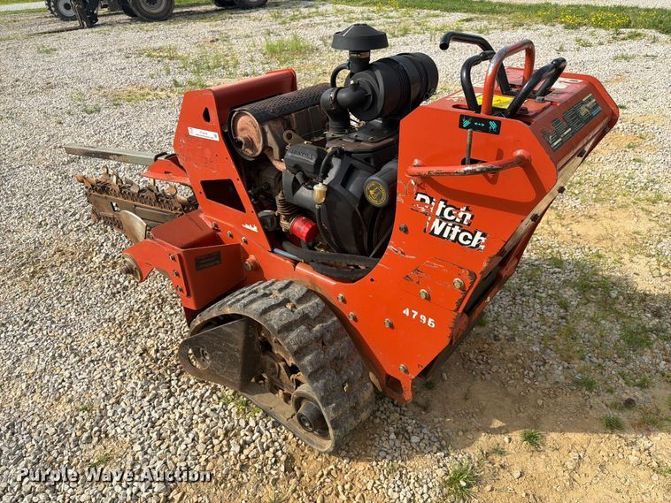 image for item FC3034 2017 Ditch Witch C24x trencher