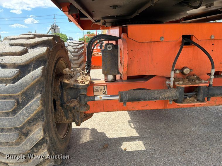 image for item FC3047 2015 JLG 660SJ boom lift