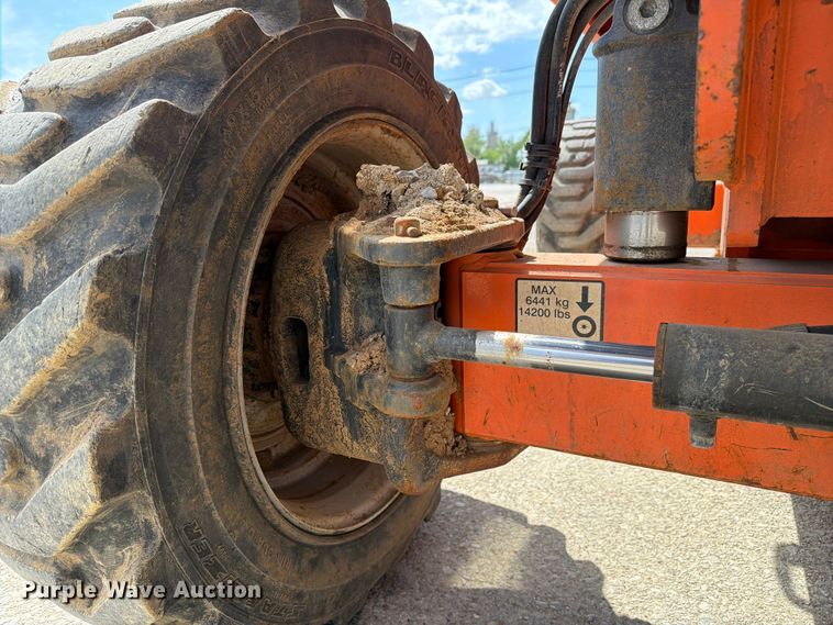 image for item FC3047 2015 JLG 660SJ boom lift