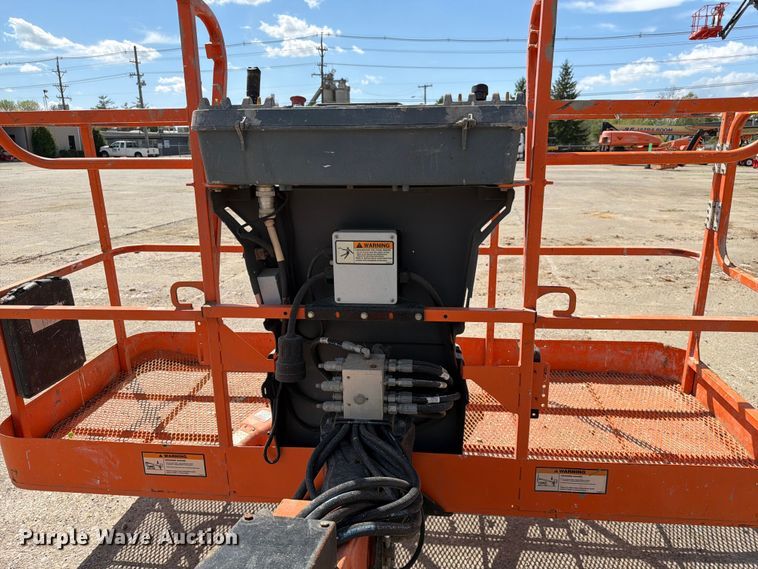 image for item FC3047 2015 JLG 660SJ boom lift