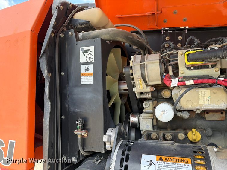 image for item FC3047 2015 JLG 660SJ boom lift