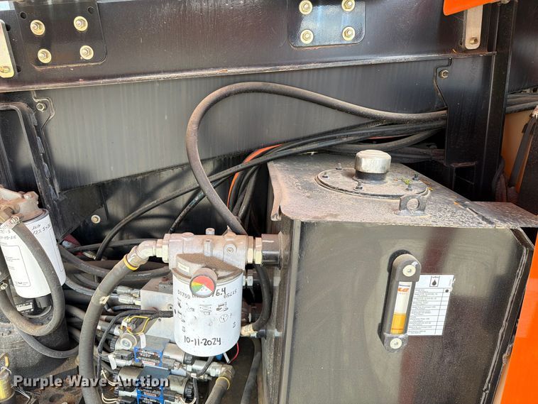 image for item FC3047 2015 JLG 660SJ boom lift