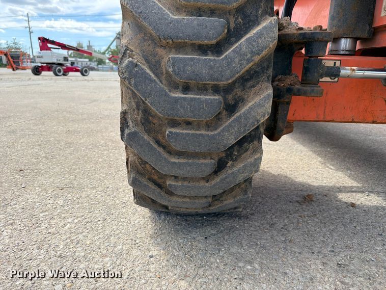 image for item FC3047 2015 JLG 660SJ boom lift