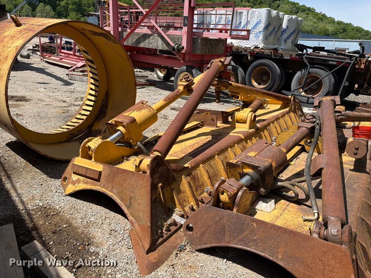 image for item FC3060 Caterpillar dozer blade