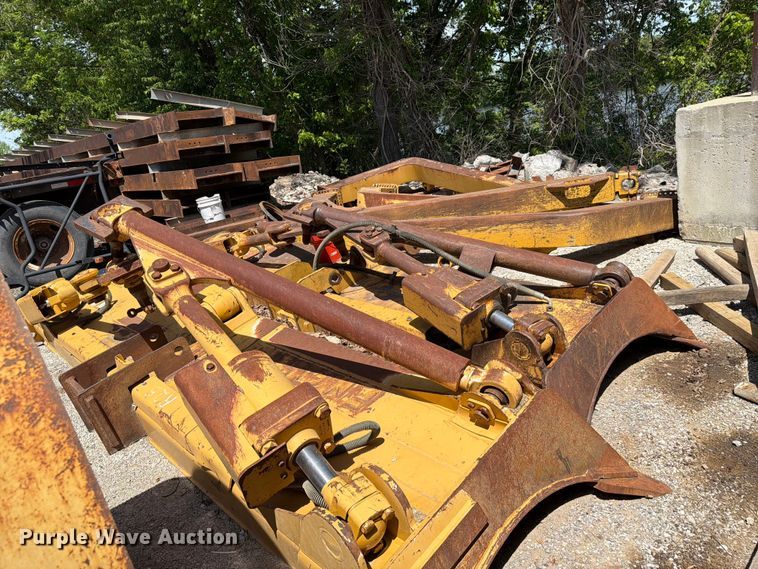 image for item FC3060 Caterpillar dozer blade