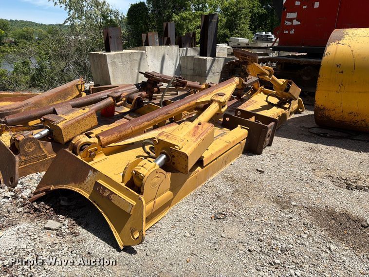 image for item FC3060 Caterpillar dozer blade