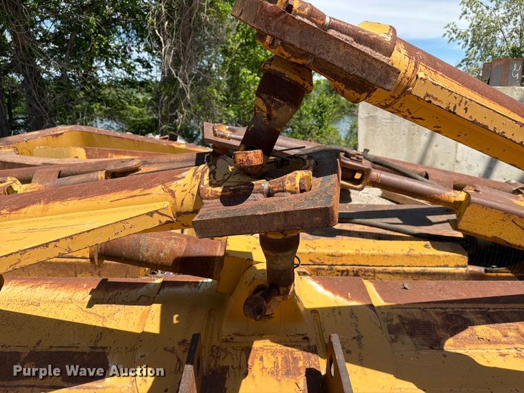 image for item FC3060 Caterpillar dozer blade