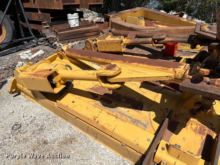 image for item FC3060 Caterpillar dozer blade
