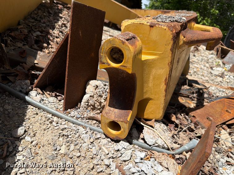 image for item FC3060 Caterpillar dozer blade