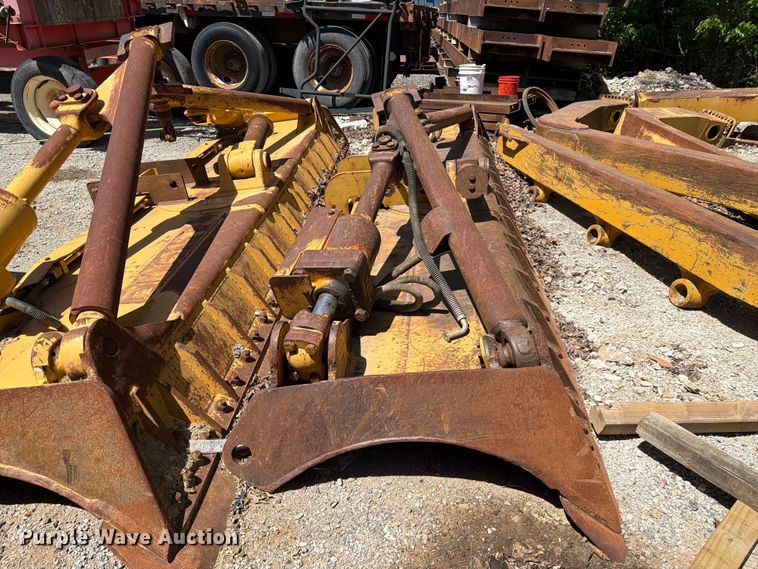 image for item FC3061 Caterpillar dozer blade