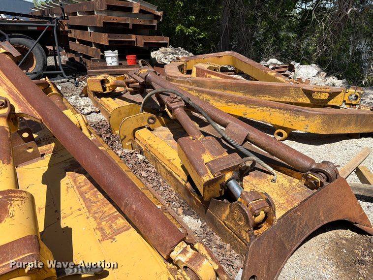 image for item FC3061 Caterpillar dozer blade