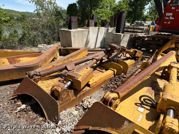 image for item FC3061 Caterpillar dozer blade