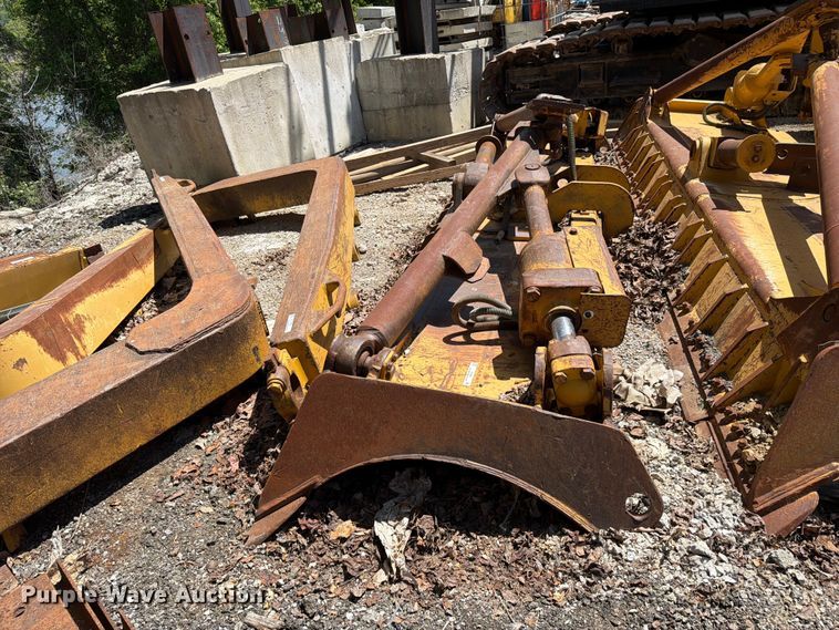 image for item FC3061 Caterpillar dozer blade