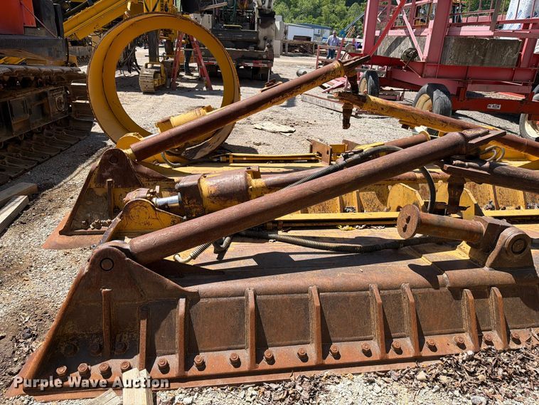 image for item FC3061 Caterpillar dozer blade