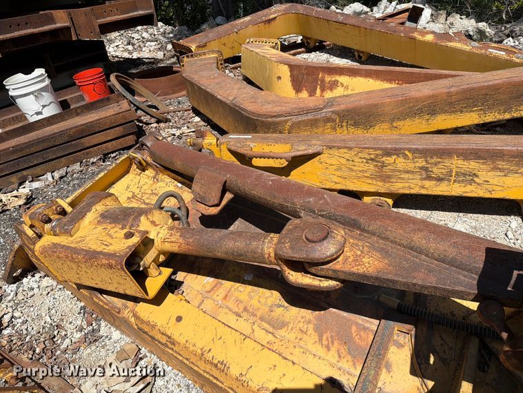 image for item FC3061 Caterpillar dozer blade