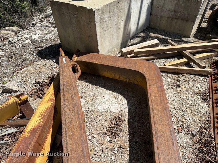 image for item FC3061 Caterpillar dozer blade