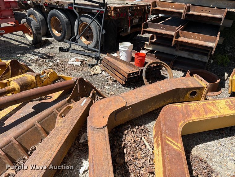 image for item FC3061 Caterpillar dozer blade
