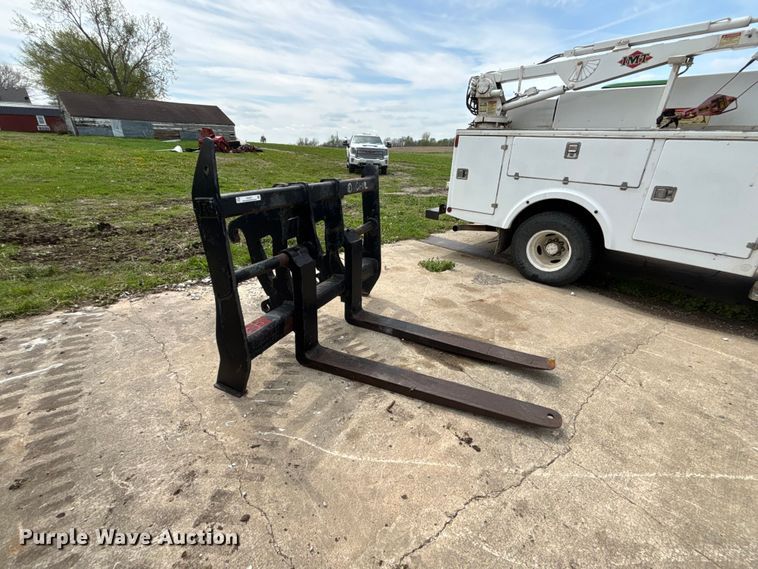 image for item FC4571 Wheel loader forks