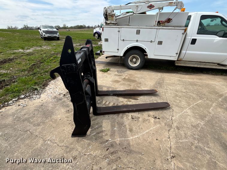 image for item FC4571 Wheel loader forks