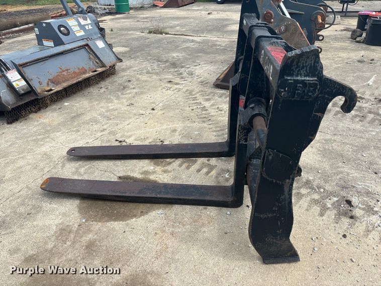 image for item FC4571 Wheel loader forks