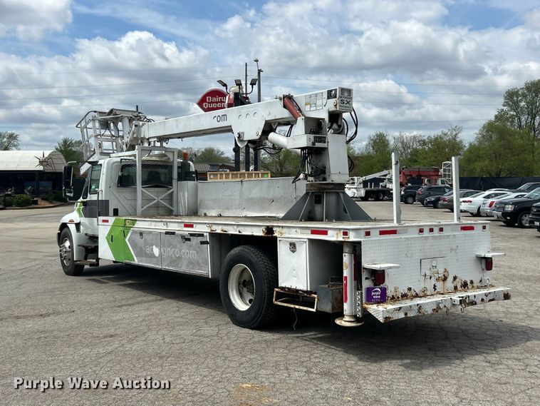 image for item FC5232 2006 International 4300 bucket truck