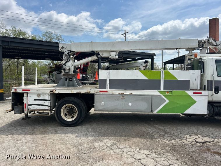 image for item FC5232 2006 International 4300 bucket truck