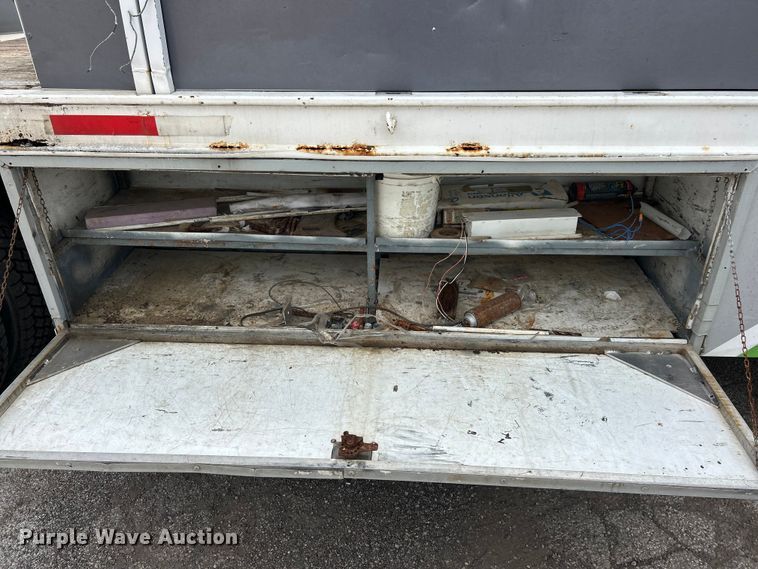 image for item FC5232 2006 International 4300 bucket truck