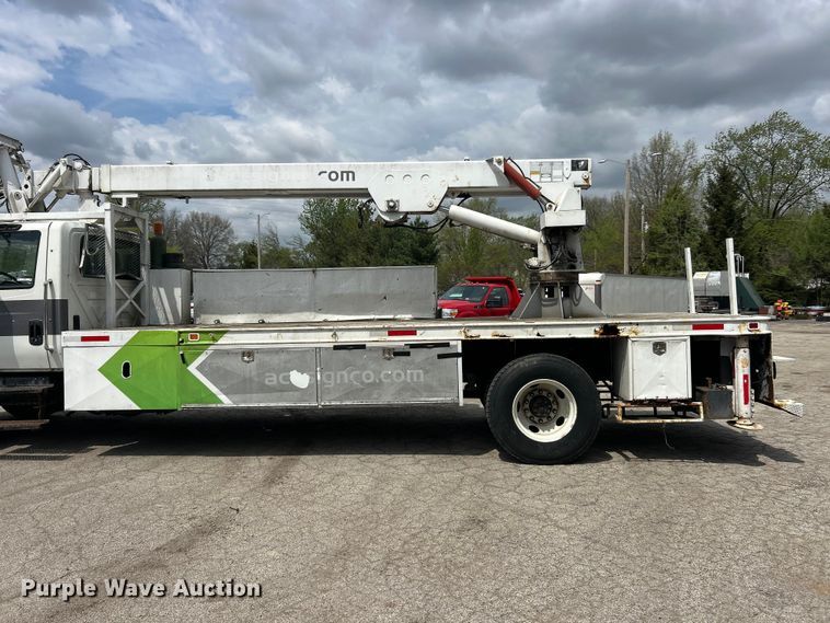 image for item FC5232 2006 International 4300 bucket truck